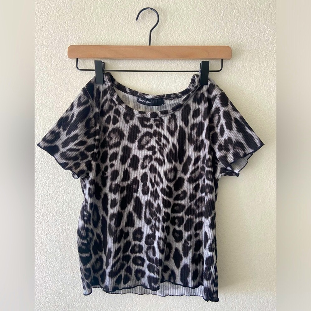 Brit + Bri Leopard Print Ribbed Top - M